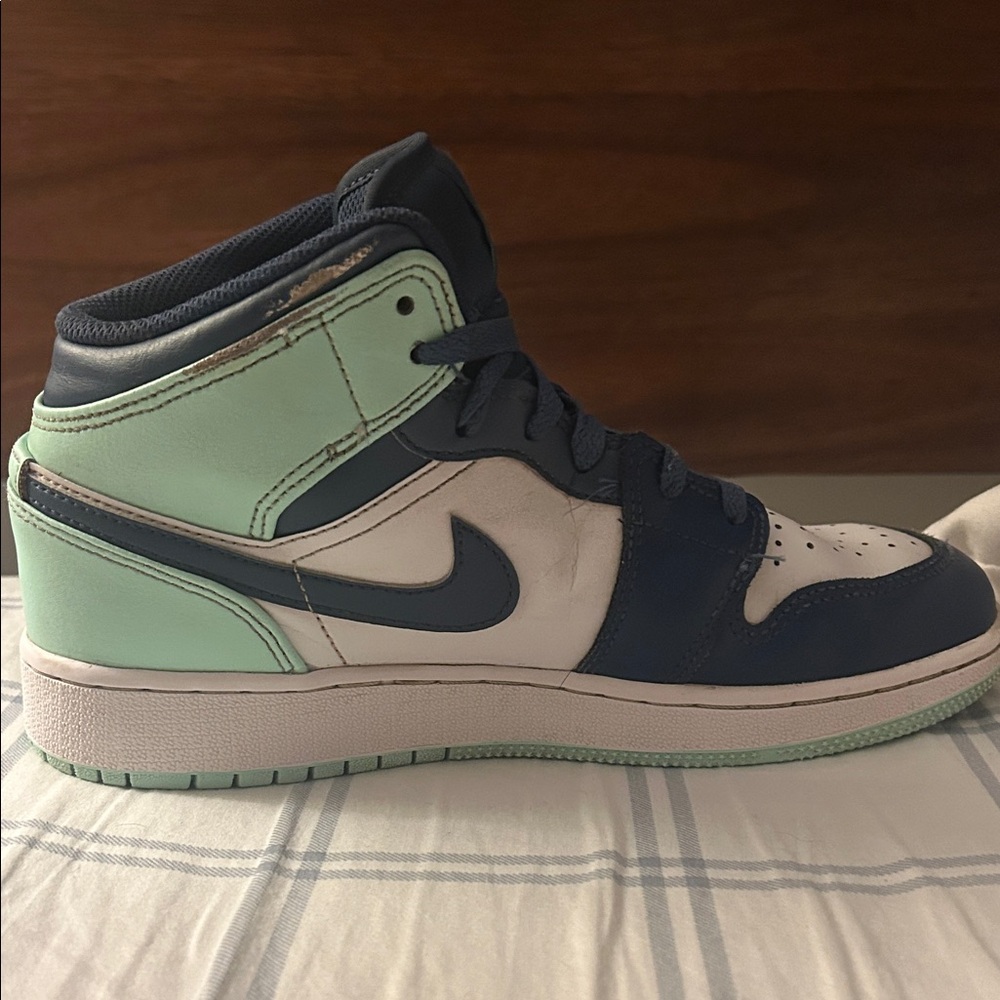 Air Jordan 1 Mid Blue Mint